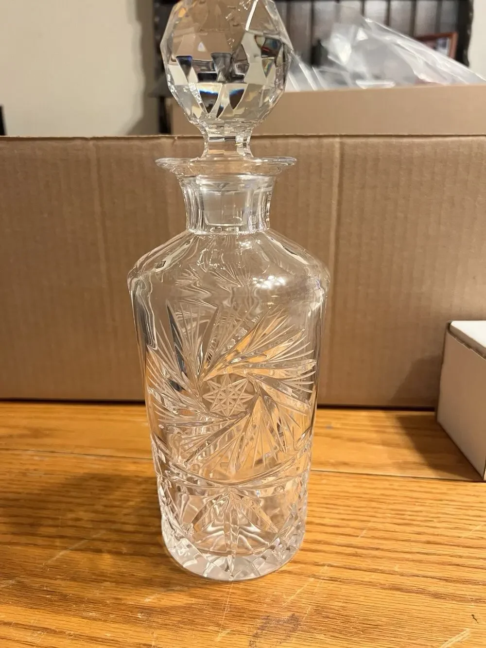 VTG. Crystal Glass Cut Liquor Decanter & Stopper. Sleek Whiskey Bourbon